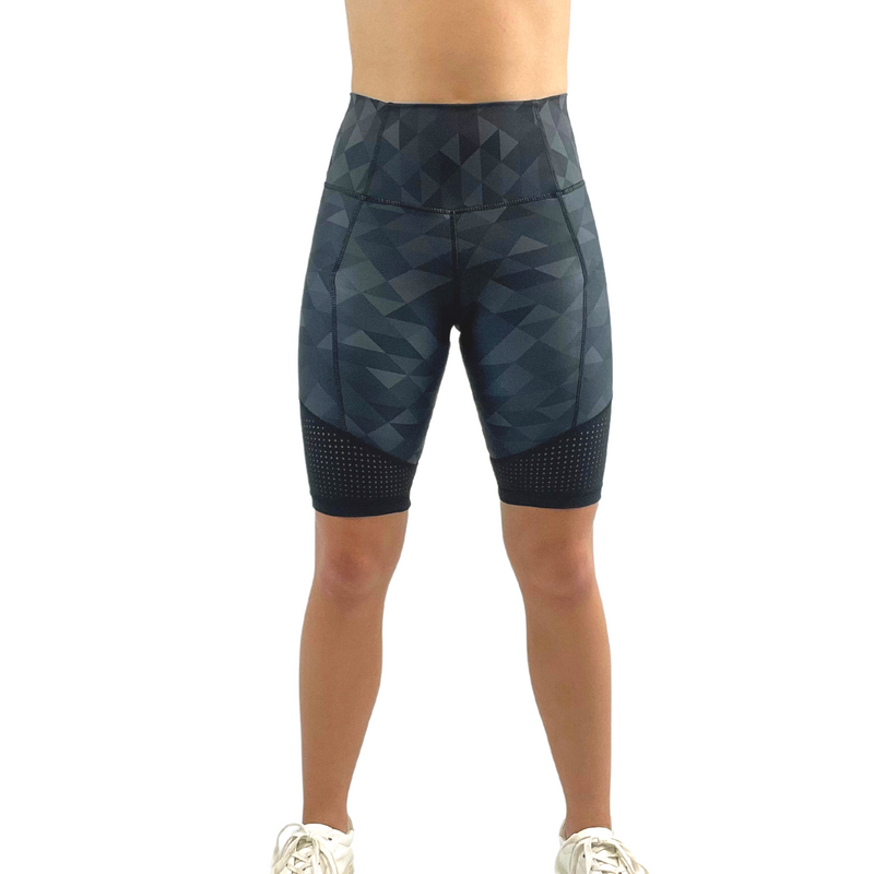 Biker shorts with mesh and pockets in black print
