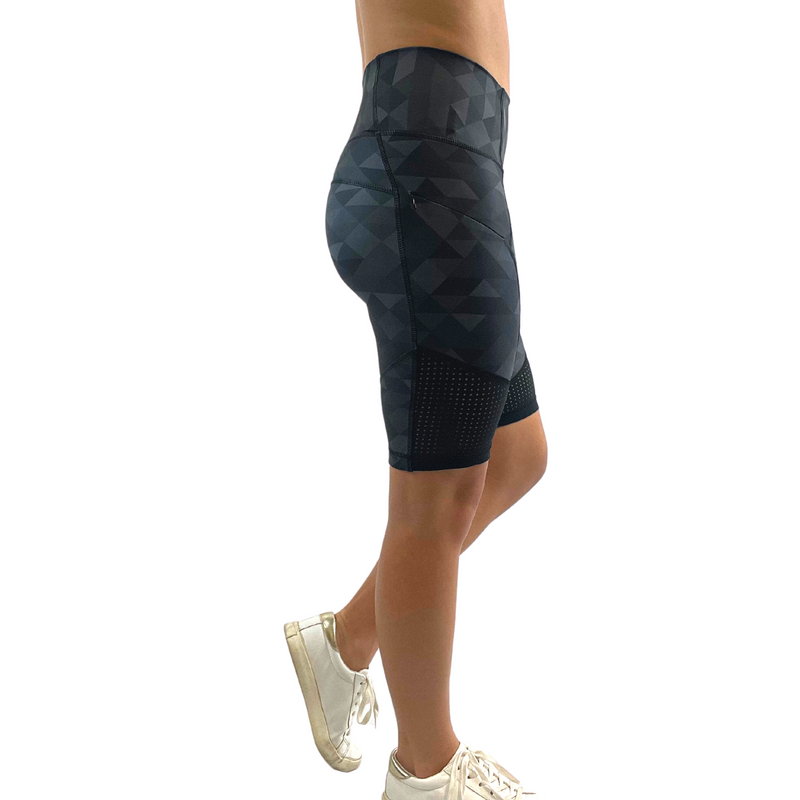 Biker shorts with mesh and pockets in black print
