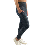 Full length leggings with pockets in black print